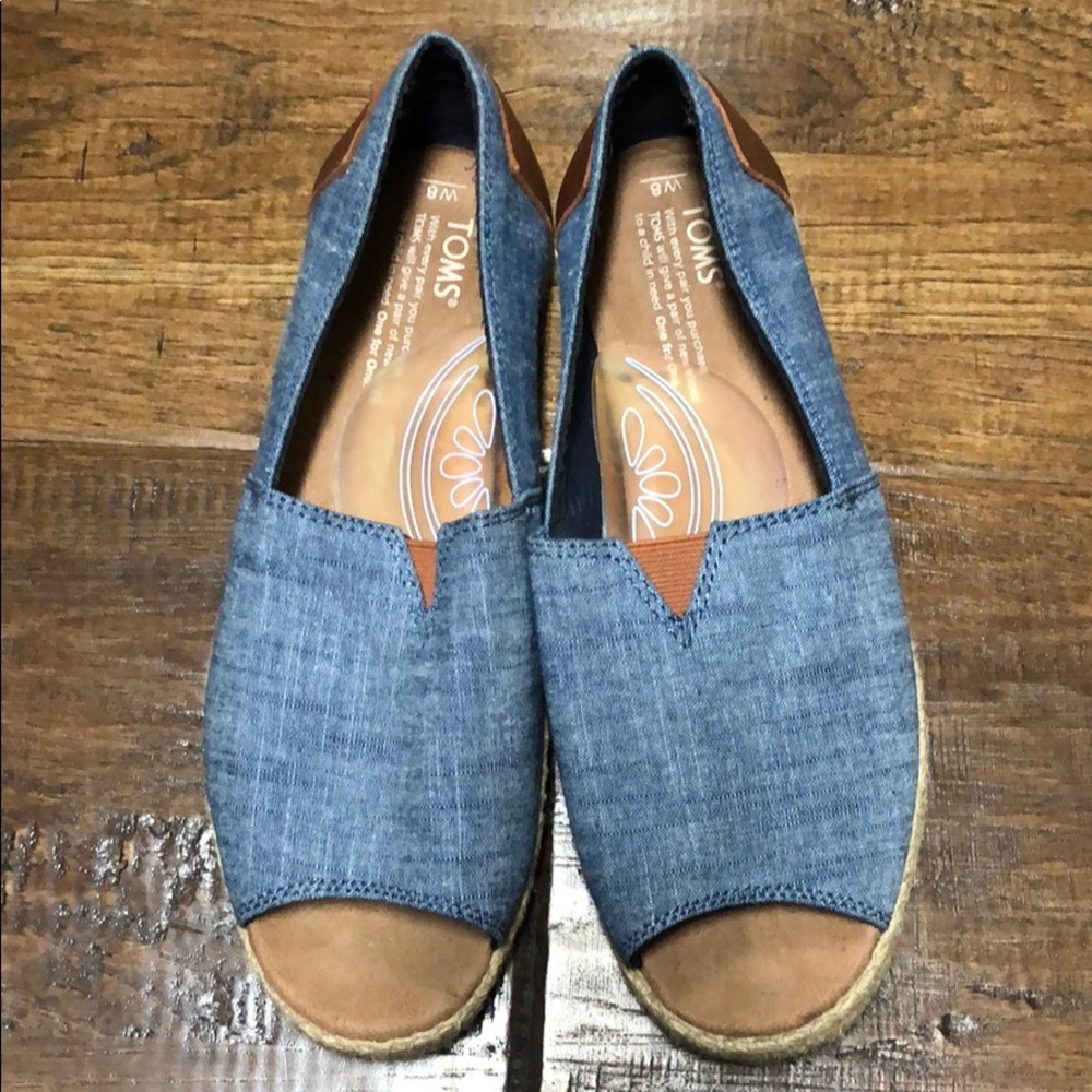 TOMS classic sandal with peep toe